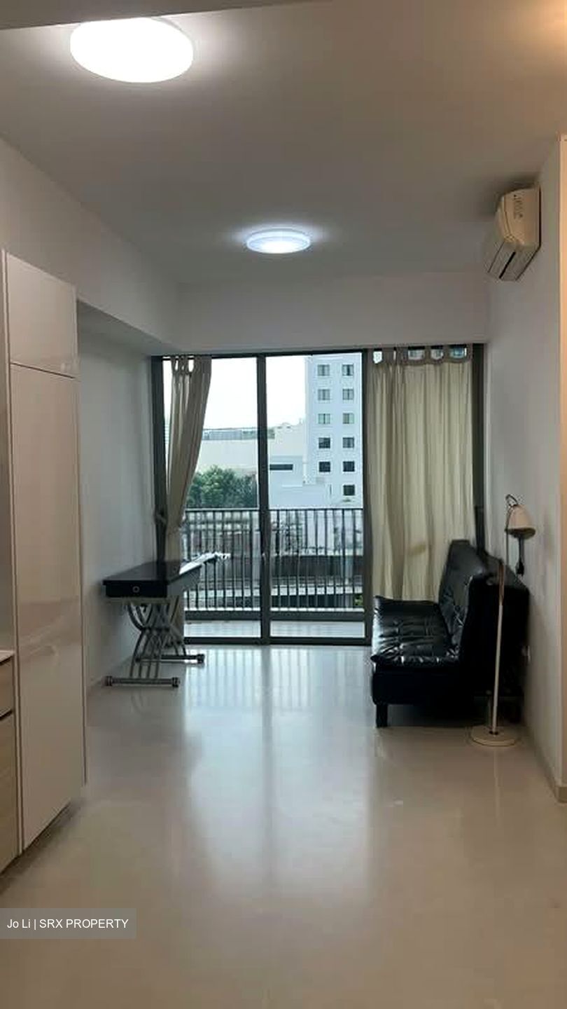 Tampines Heart (D18), Shop House #584313091